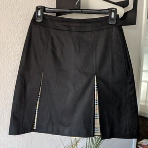 🌟 Black Burberry Mini Skirt W/ plaid details 🌟